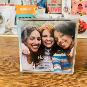 3.25x3.25in Acrylic Photo Cube